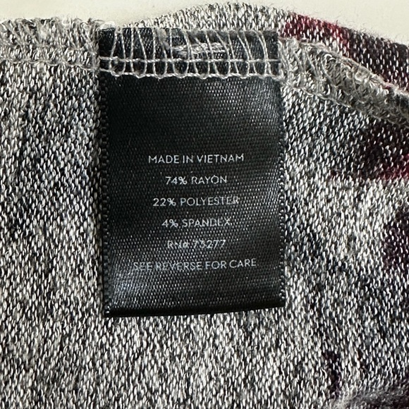 Simply Vera Vera Wang Grey Floral Cowl Neck Wrap Top Sweater Women’s Medium - Picture 8 of 8